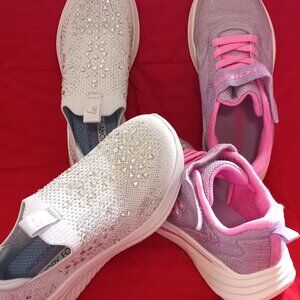 2 pair barely used girls skechers sneakers size 1